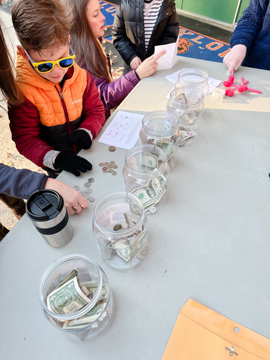 Kids_Giving's tweet photo. What a successful @GivingTuesday event at @TaylorPTAtalk with collection jars for AFAC, AWLA, PathForward, Aspire, EcoAction Arlington and Arlington Free Clinic. Thanks to Taylor 4th graders for doing a great job running the collection table! https://t.co/HQBvObAmbc