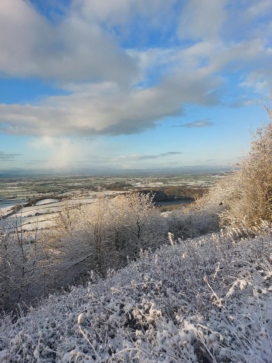 NorthYorkMoors's tweet photo. Snow has landed in the North York Moors ❄️

While it makes for a gorgeous landscape, please warm up warm and stay safe if you're out and about, plus, don't forget to tag us in your pictures! https://t.co/HMN4fUS2uZ