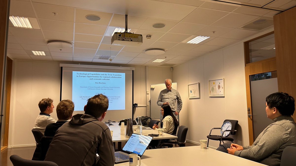 CIR_Stavanger's tweet photo. Presentation by Ron Boschma about "Technological capabilities and the twin transition in Europe" at the Center for Innovation Research in Stavanger https://t.co/bPI6QwGOvL