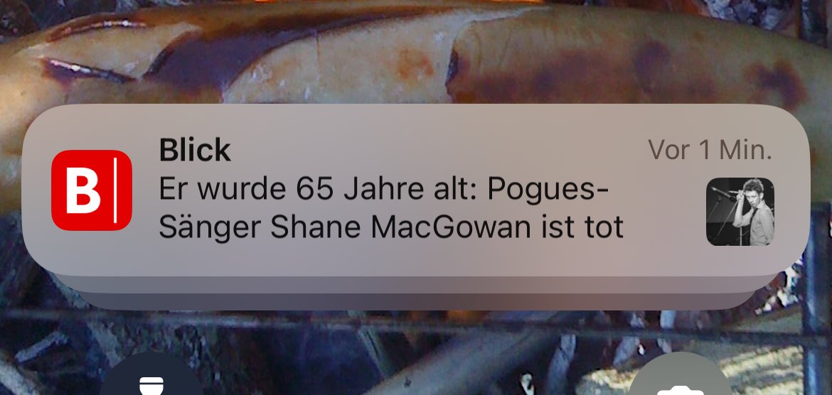 Sooo traurig 😢 Cheers, Shane! 🥃 🍺