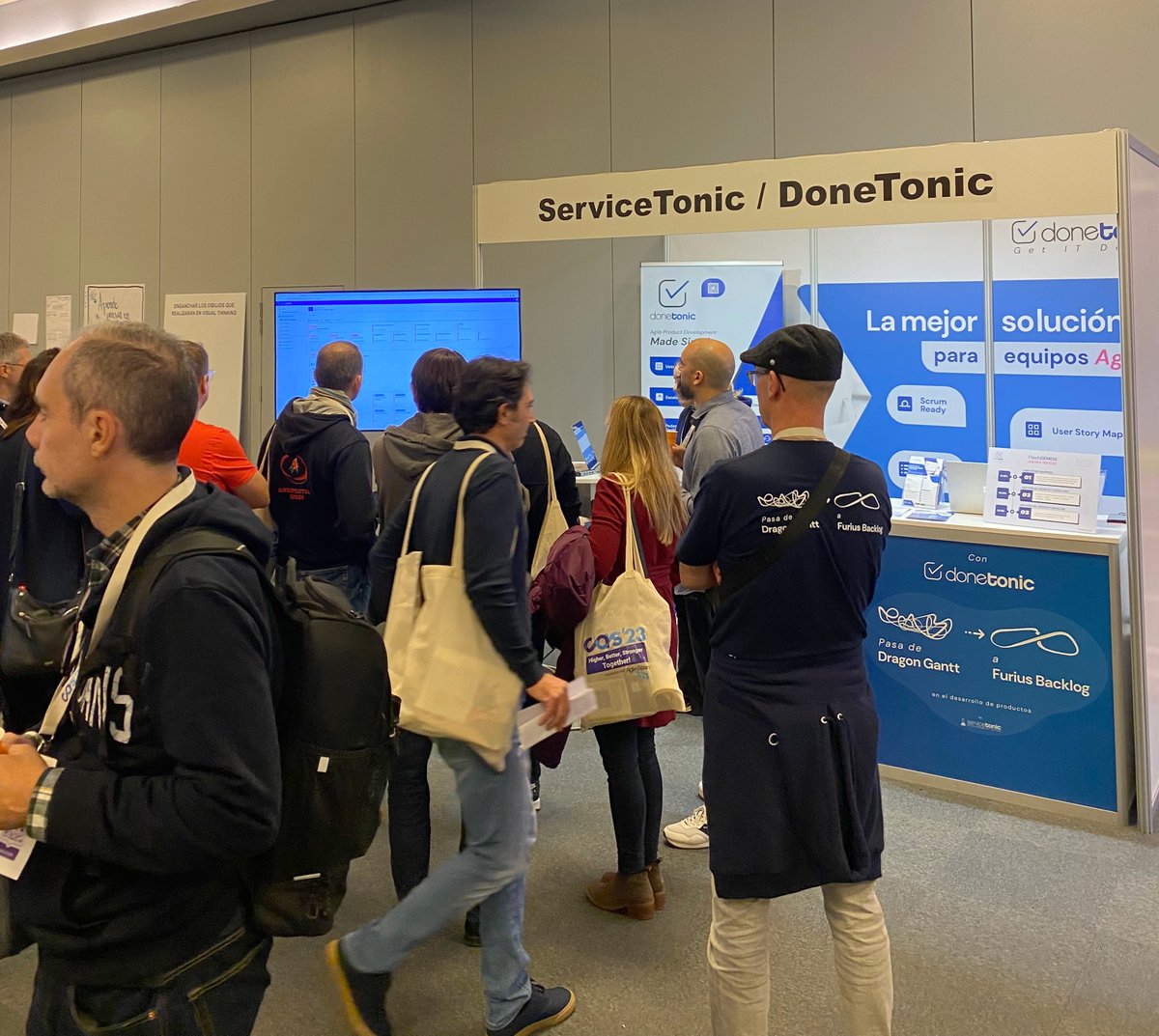 Esta ha sido la Flash Demo del User Story Mapping en la #CAS2023.

Ellos ya se han llevado un poco de DoneTonic, una camiseta y una caricatura.

- Próxima Flash Demo a las 14:20h: Gestión de Equipos y Escalado

¡Te esperamos en el stand de DoneTonic de la #CAS23 de Agile Spain!