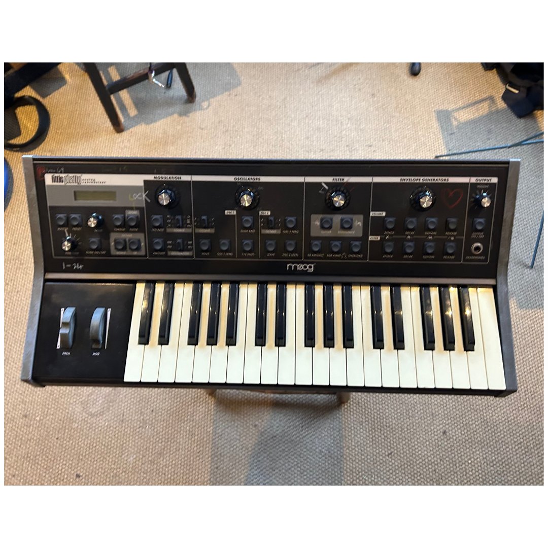 Charity auction for the Moog synth that I used on countless Portishead tours and gigs. All money will go to @MedicalAidPal. Follow the link soundgas.com/product/adrian… to bid at soundgas or go directly to @MedicalAidPal to donate.
