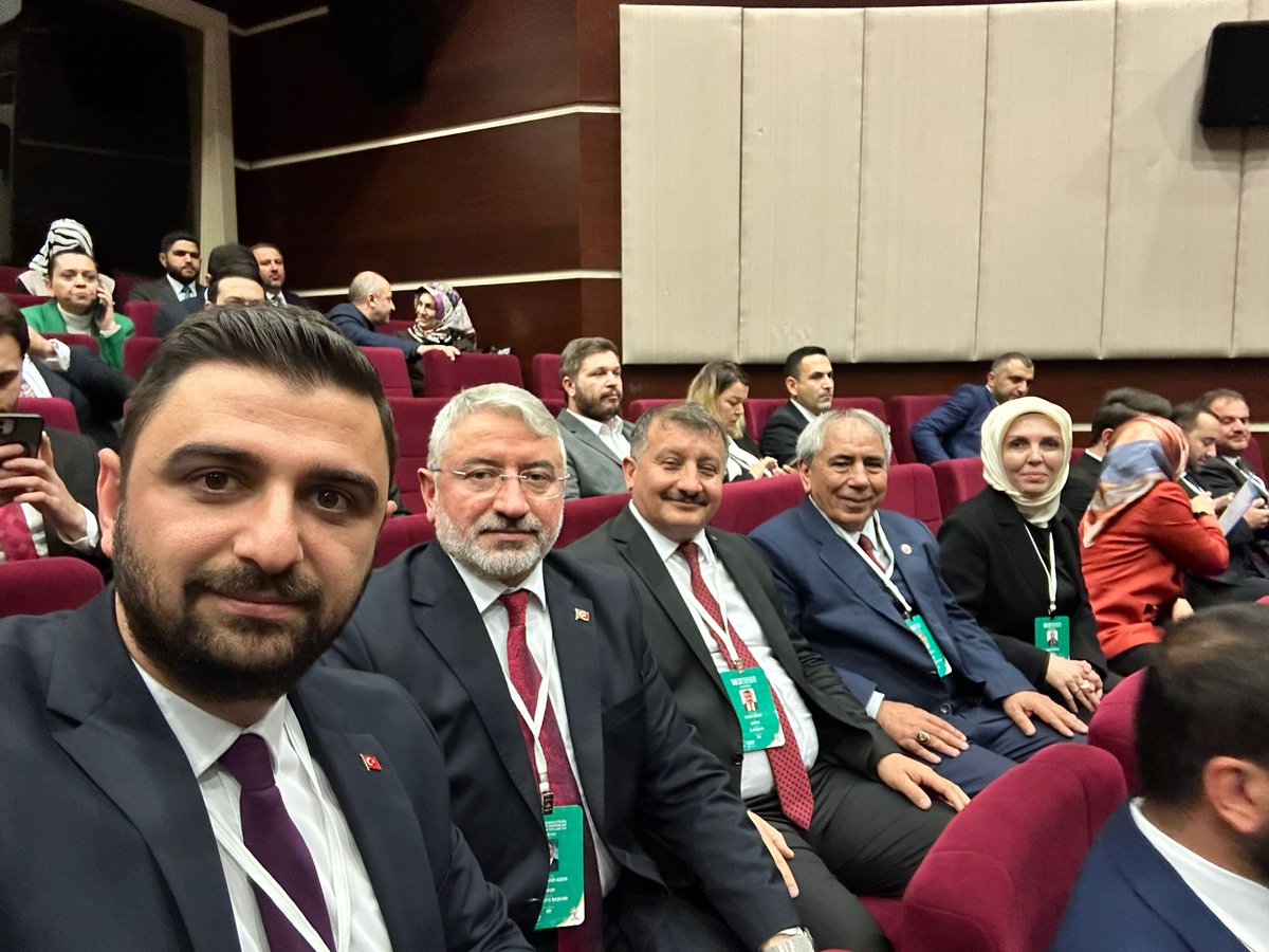 Genel Başkanımız, Cumhurbaşkanımız Sn. @RTErdogan 'ın katılımlarıyla gerçekleşen AK Parti Genişletilmiş İl Başkanları Toplantımızdayız.

#YaparsaAkPartiYapar #AkBelediyecilik
📍AK Parti Genel Merkezi