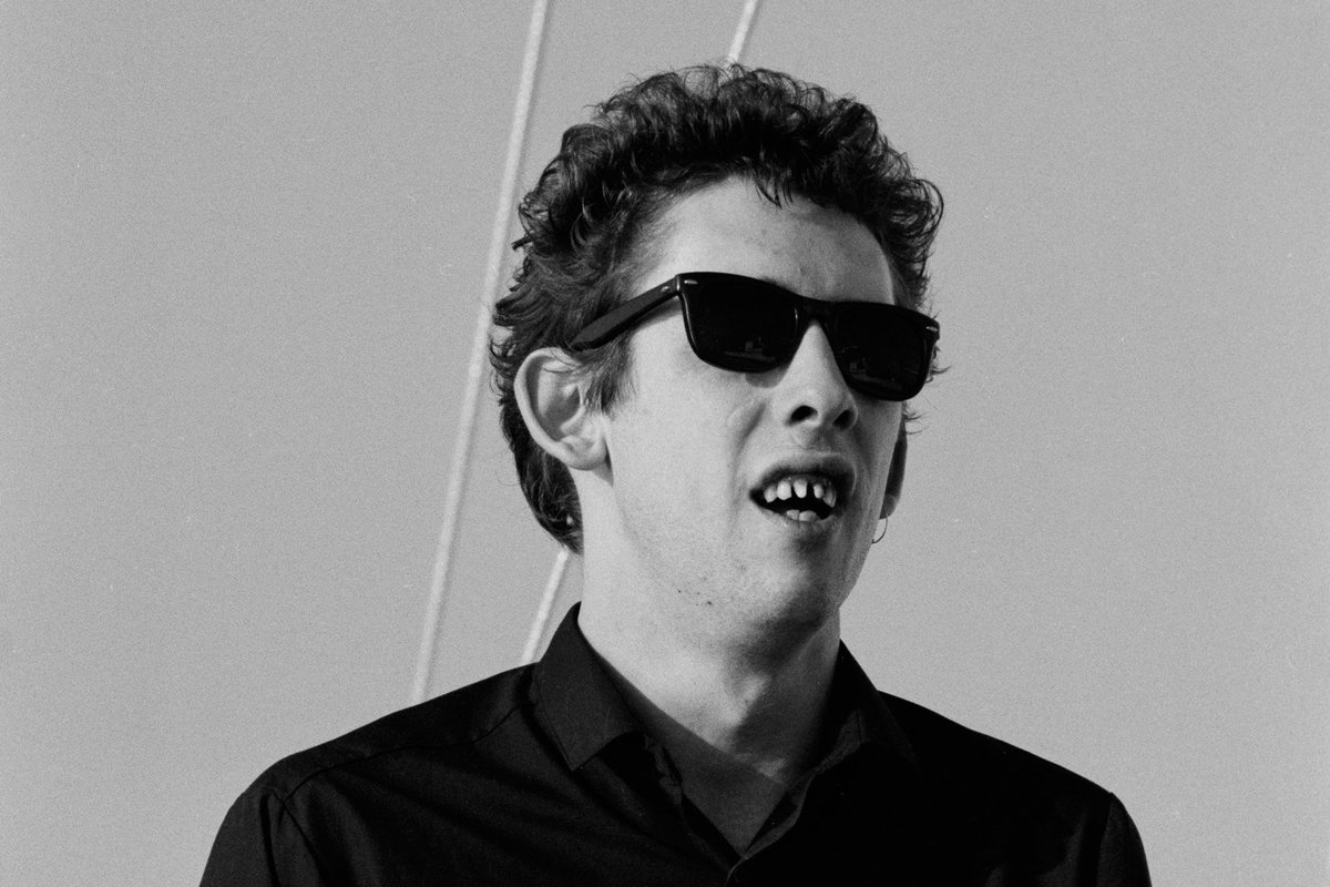 Another great gone too soon. I had the pleasure of meeting Shane Mc Gowan in Reading Uni c1986. Asked me to play fiddle for them since Cait had left. Being very sensible I stayed in uni. Condolences to <a href="/Victoriamary/">@victoriamary</a> and <a href="/poguesofficial/">The Pogues</a> family. 
RIP Shane 💔