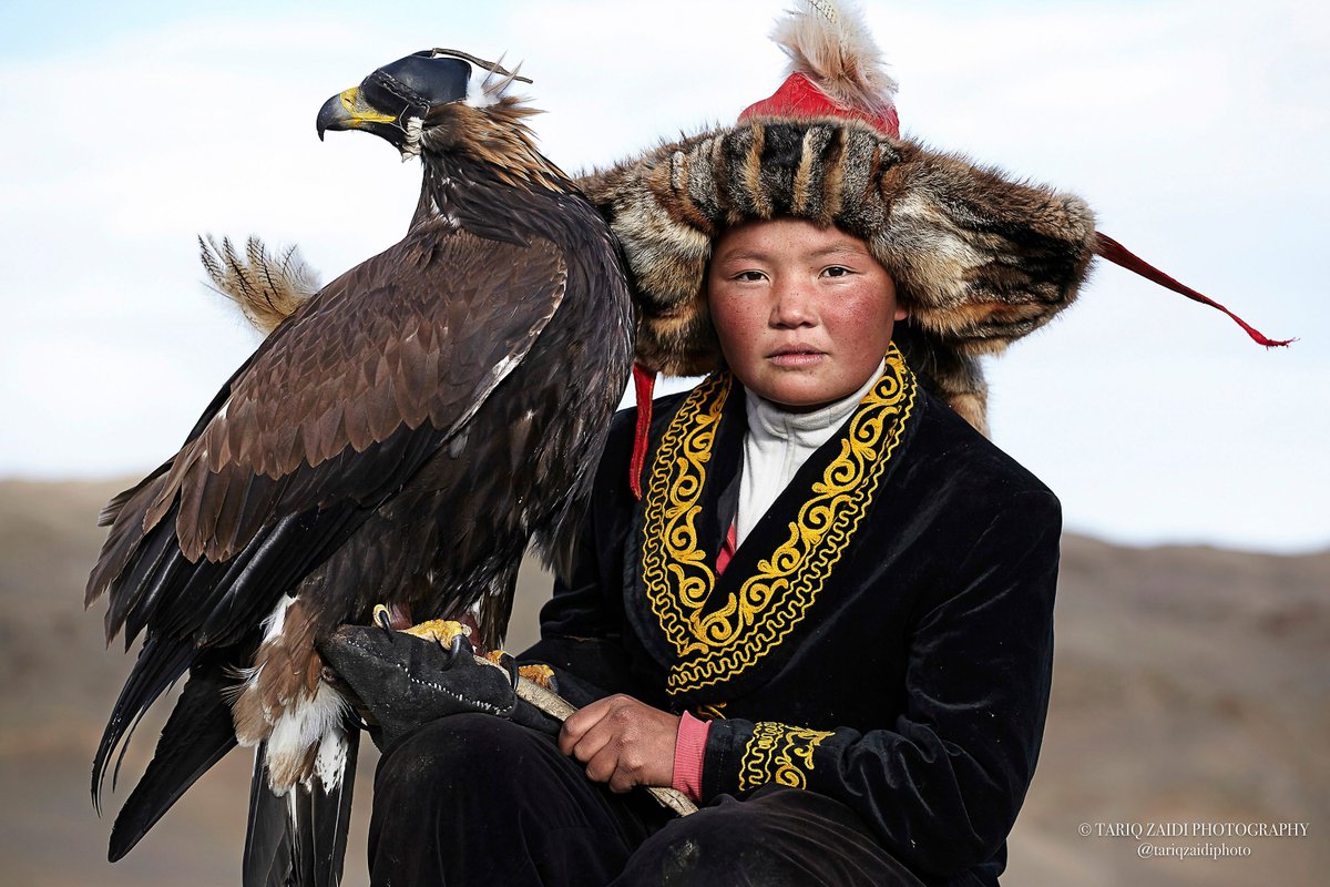 Aisholpan, 13, is a female eagle hunter. She is one of the few remaining eagle hunters in the world. Image by @tariqzaidiphoto 2014 Western Mongolia. #reportage #photography #reportagespotlight #eaglehunter #BayanOlgii #Mongolia #femaleeaglehunter