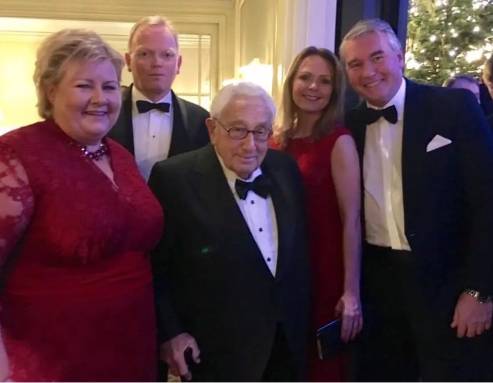 skribente's tweet photo. Å møte nå avdøde Kissinger var visst stas for Erna, men Dalai Lama ville hun ikke møte. Den slags prioriteringer taler for seg selv. Louder than words. #ernagate https://t.co/HPiuahGtNq