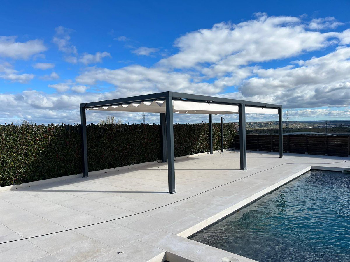 TECSUN_es's tweet photo. Pergola 120x120 Autoportante. Montaje en Madrid  de nuestro equipo Tecsun. Brutal 🔥 
Gran trabajo!!!!
#pergolas #toldos #automatismos #proteccionsolar https://t.co/zaCI3HyRLF