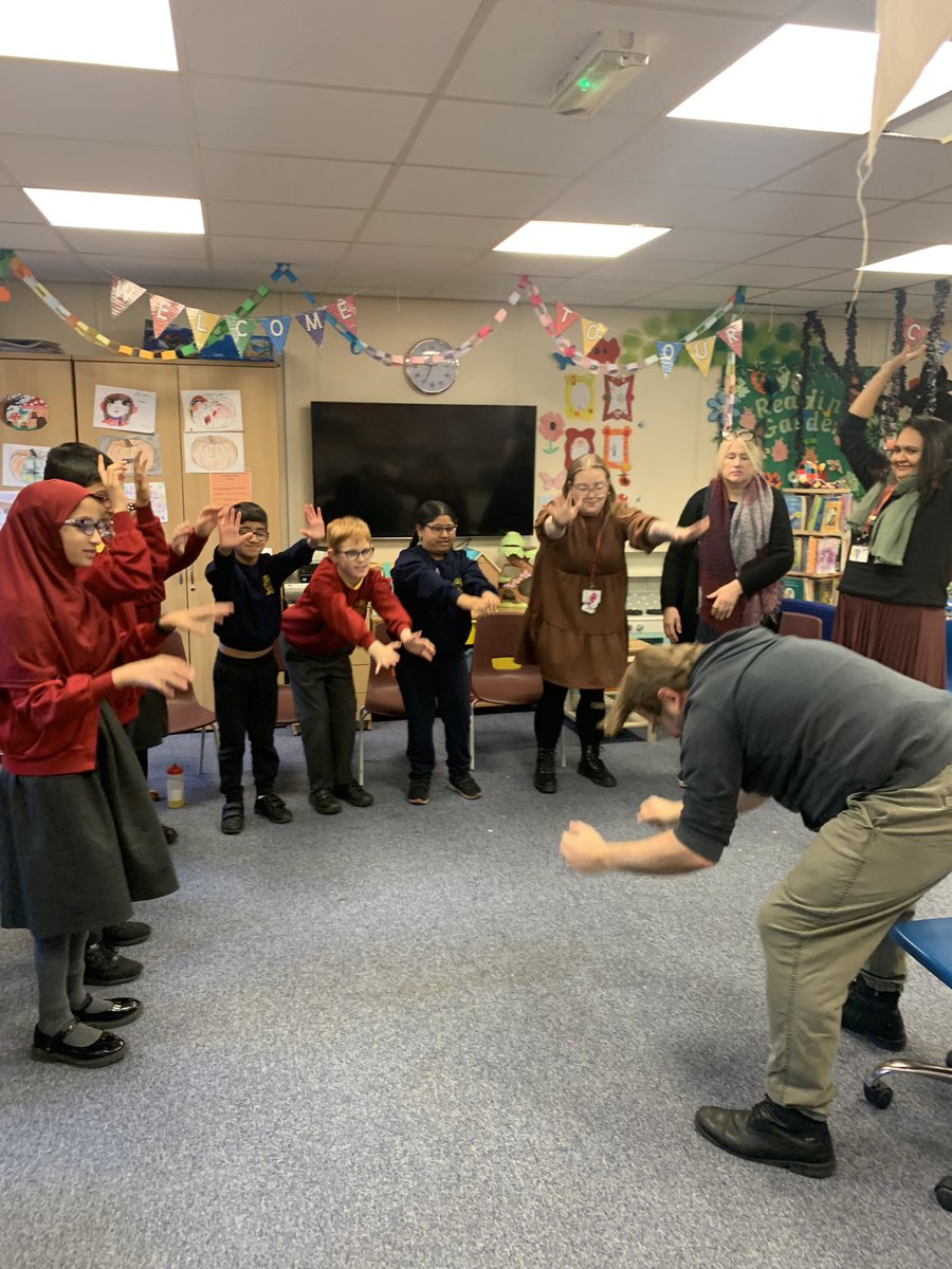 KateCollings7's tweet photo. Amazing morning with Jonny Ball from @NationalTheatre as the older pupils took part in an acting and singing masterclass focussing on Roald Dahl’s The Witches musical. #values #aspiration #Pioneerlearning https://t.co/bsuBFmYoiD