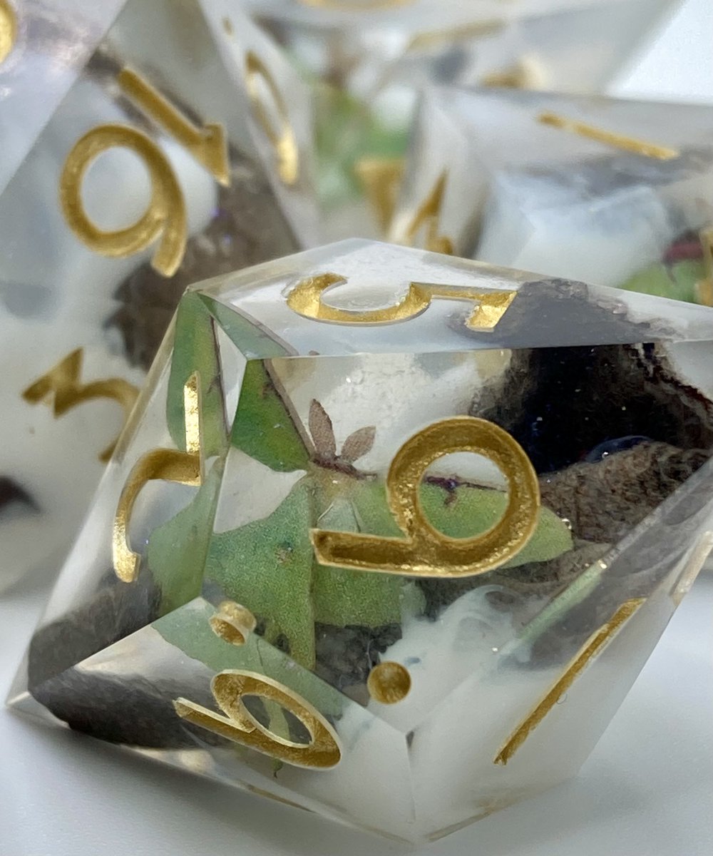 Celebrating 2,000 followers here w/ a #Giveaway. Chunky dice! To win, you must follow OddDuckDice. To enter once, ❤️this post. To enter twice ❤️&amp;🔁 this post. Entry ends 12/2 @ 12PM EST. I will quote this post &amp; @ the winner. May the odds be in your favor. #dice #dnd #handmade