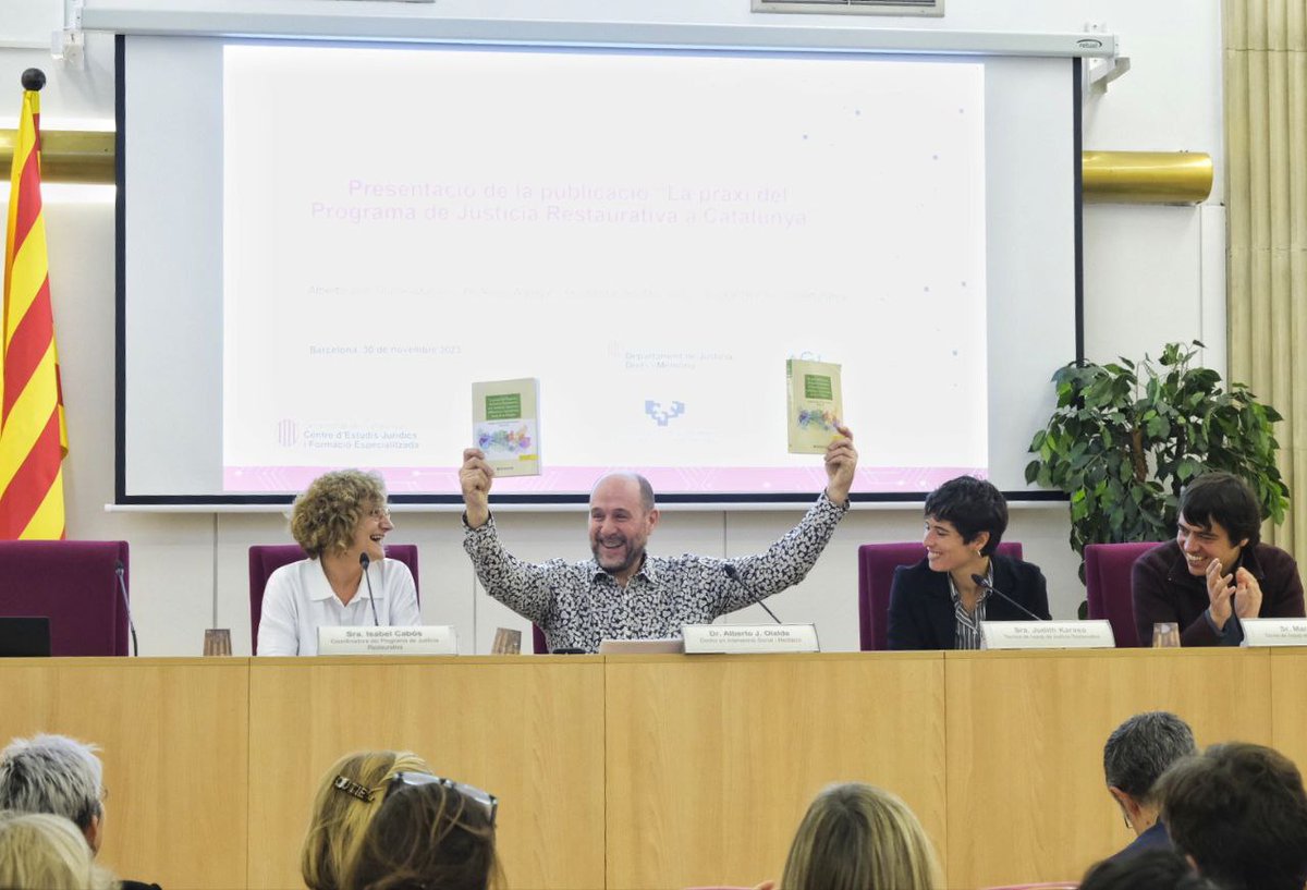 cejfe's tweet photo. 📖 Presentació de la publicació 'La praxi del Programa de Justícia Restaurativa a Catalunya', per part d'Alberto J. Olalde, doctor en intervenció social i mediació, Marçal Baig i Judith Karaso, personal tècnic de l'equip de JR i la coordinadora del Programa, Isabel Cabós. https://t.co/pSS2wyv1cs