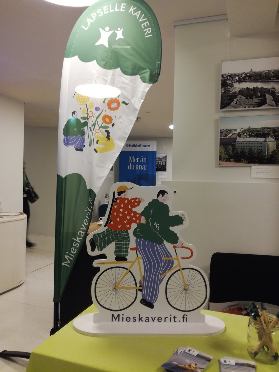 KSyrjanen's tweet photo. Valtakunnallisessa #perhekeskuskonferenssi'ssa #mieskaverit toiminta esillä. Mieskaveritoiminta on vapaaehtoistoimintaa, jossa miehet toimivat kavereina lapsille, joilla etu ole isää. Toimintaa on  kuudella paikkakunnalla. https://t.co/Qkdm3Lm7GV https://t.co/QZHEzwZMoa