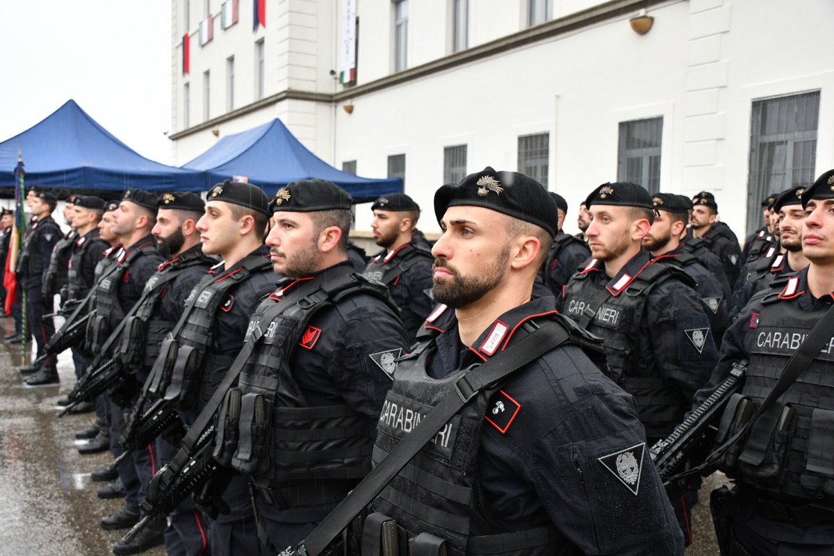 _Carabinieri_'s tweet photo. I #Carabinieri e la funzione di #StabilityPolicing, moderno strumento di gestione delle crisi internazionali: sostegno alla popolazione e rafforzamento o sostituzione delle forze di polizia locali in paesi destabilizzati. Oggi come 25 anni fa con Missione MSU in Bosnia-Erzegovina https://t.co/1EMelzrXNx