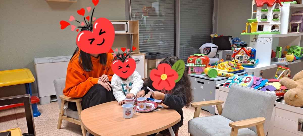 ApafedO's tweet photo. C’est une chance pour nous d’accueillir Laura et Léa volontaires en service civique et une opportunité pour elles de s’engager et de donner du temps à une association d’intérêt général.

Elles proposent déjà depuis hier un temps de répit et de ressourcement aux mères hébergées ! https://t.co/zQHGd06bcC