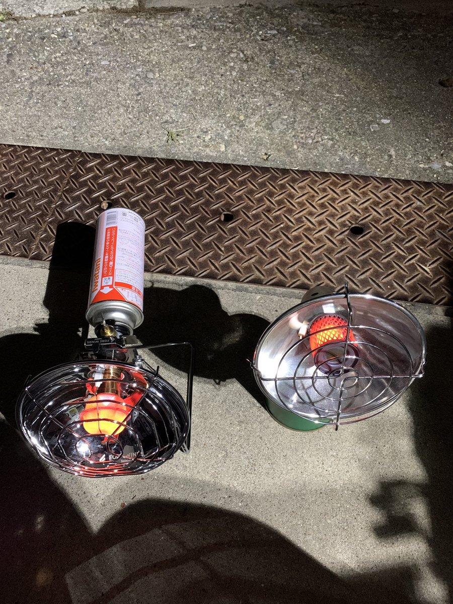 GUTS1972's tweet photo. あったかいよー、暖かさ比べ
#イワタニカセッ��ガスストーブ
#コールマン クイックヒーター https://t.co/ZjrsTPwQ7t