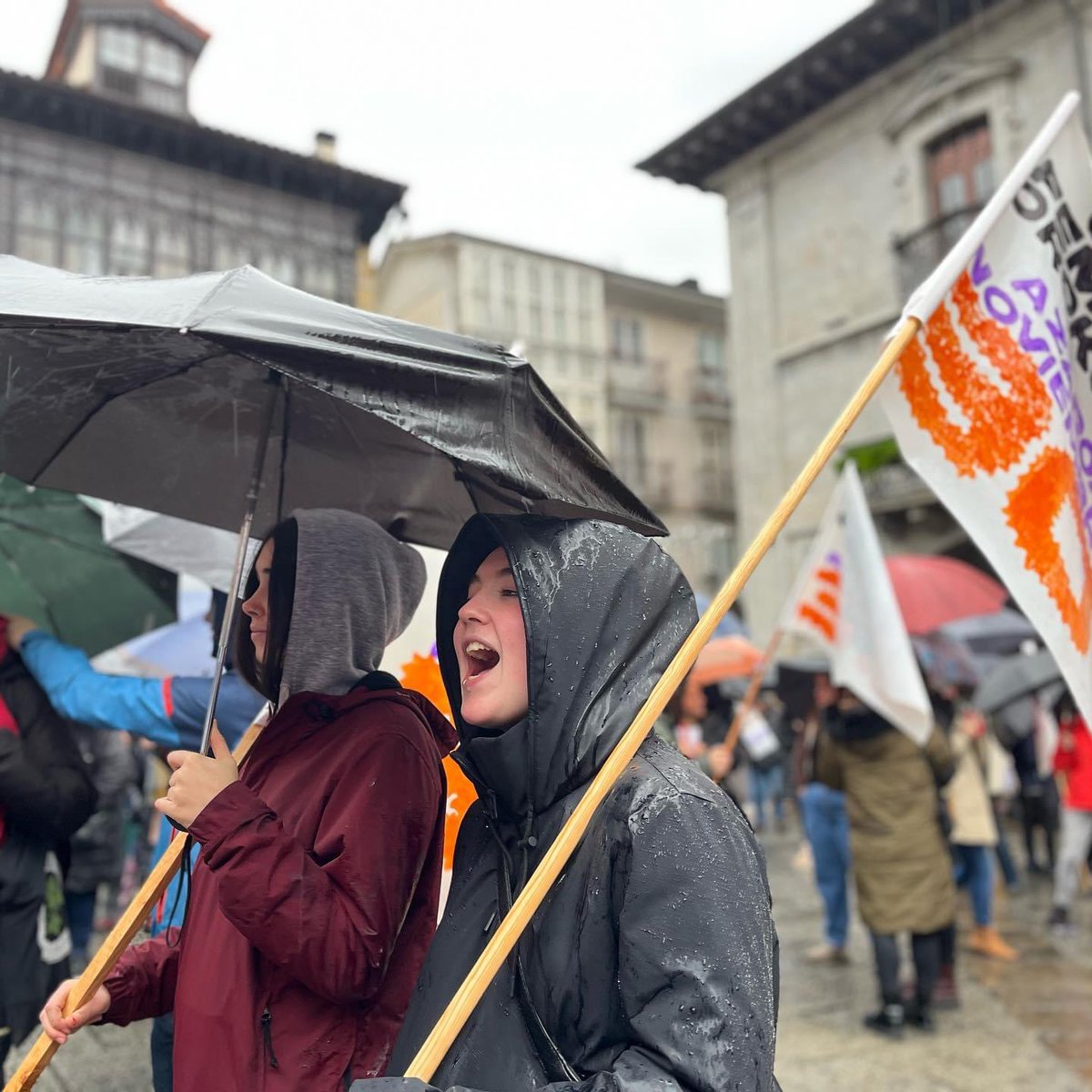 PLAZA BETE ALDARRI!

Batu arratsaldeko manifestaziora 18:00tan, segi dezagun zaintza erdigunean jartzen!!

#A30GrebaFeministaOrokorra
#ZaintzaEskubideKolektiboa
#PribatizaziorikEz
#ZaintzaSistemaPublikoaORAIN
#Arrasate