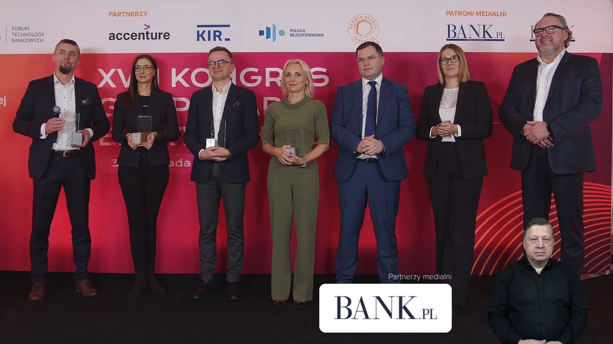 eService_pl's tweet image. Prezeska #eService z tytułem Ambasadorki Gospodarki Elektronicznej, nadanym przez XVIII Kongres Gospodarki Elektronicznej. To uhonorowanie działań Joanny Sekleckiej na rzecz upowszechniania nowoczesnych, elektronicznych form płatności oraz wspierania rozwoju polskiego rynku. #KGE