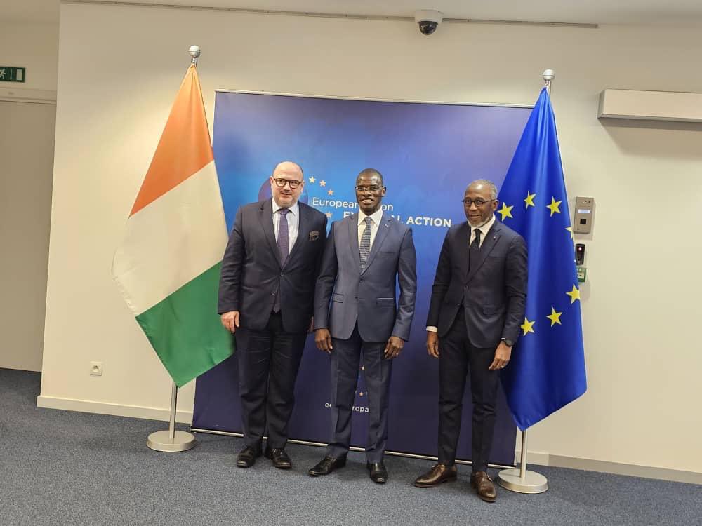 HagoFatou's tweet photo. À la Tribune de @EU_Commission, le Ministre de l’Intérieur et de la Sécurité de #Civ225 a présenté le 28 novembre dernier, le modèle ivoirien de lutte contre le trafic des migrants au cours de la Conférence internationale organisée autour de la question. 
#Secuciv Cc @Oneci_ci https://t.co/grAoV6ZCb4