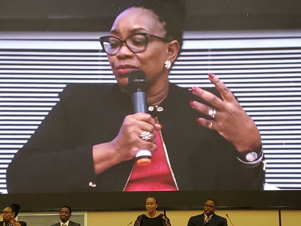 Hon. Sicily Kariuki @CPHIA_AfricaCDC - six competencies that are key for leadership using the Genos Emotional Intelligence Framework:
1- Self awareness 
2- Awareness of others 
3- Authenticity 
4- Emotional reasoning 
5- Self management
6- Positive influence
