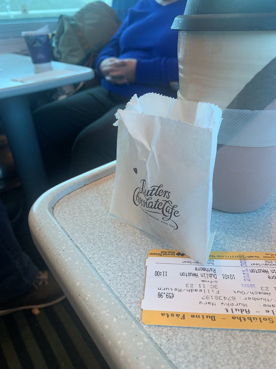 MadeNear's tweet image. Fair play to @ButlersChocs ! They’ve replaced the plastic bag for their complimentary chocolate with a tiny paper one! #reduceplastic #irishrail #heuston