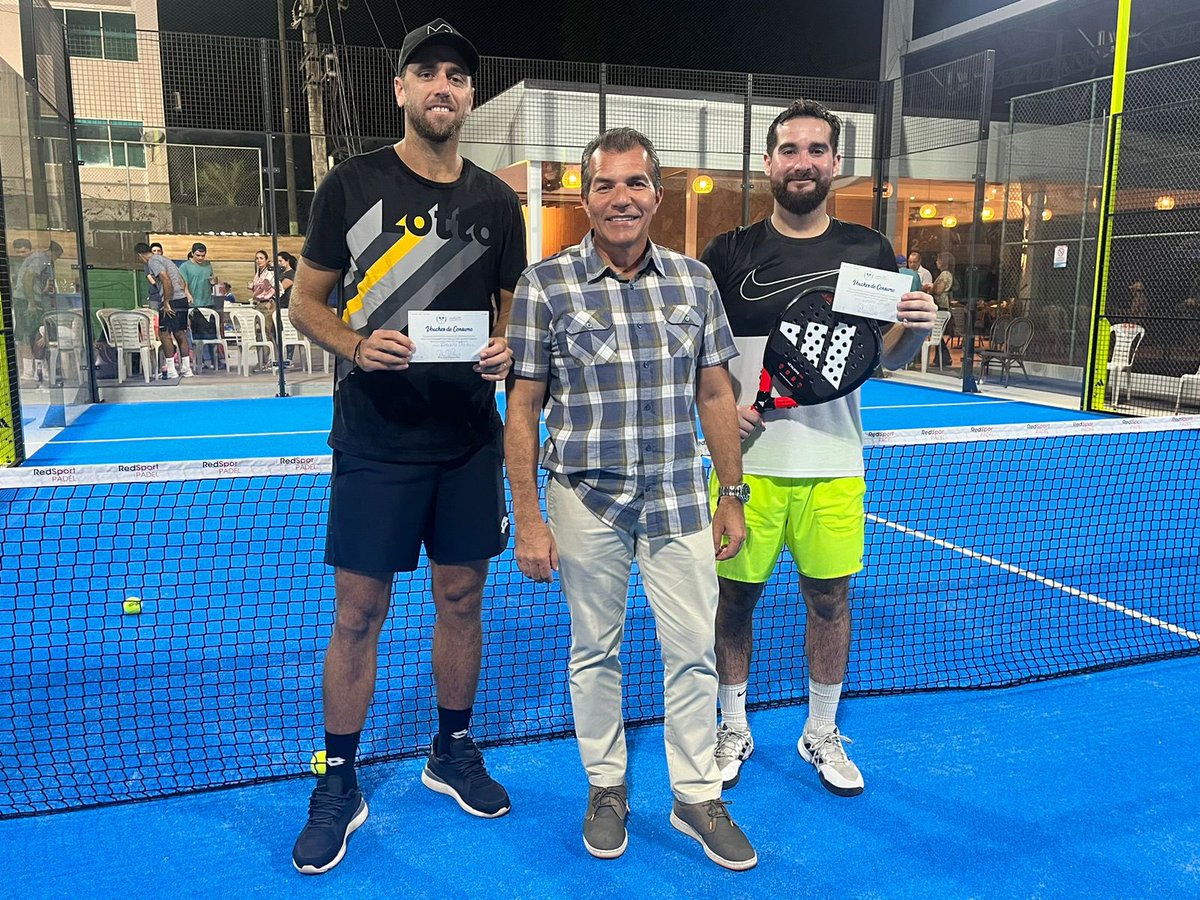 Campeones ayer con <a href="/RobertoQuirozG/">Roberto Quiroz Gomez</a> mucho partner tuve que level el suyo pana 🎾🤜🏻🤛🏻