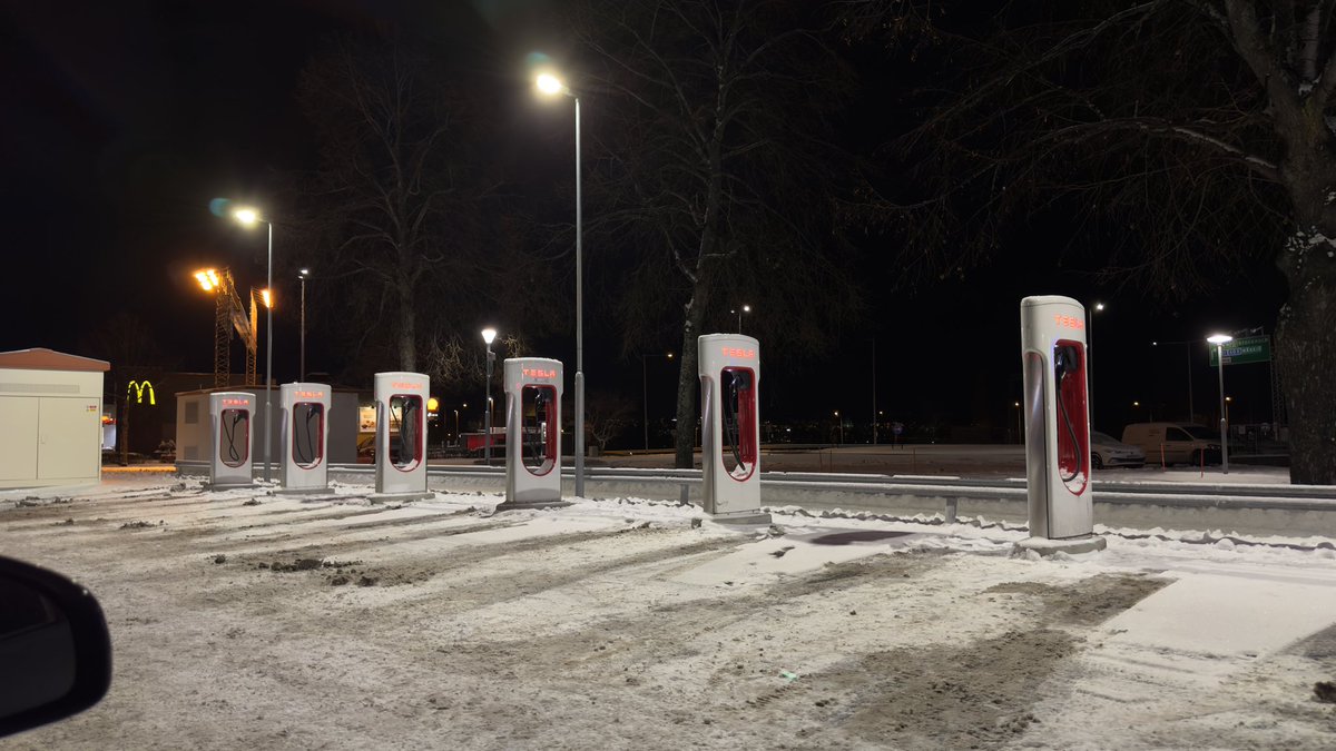 welletoraptus's tweet photo. Clean and Nice SuC without any of @LOSverige / all other unions nonsense…

#tesla #teslastrike #teslasweden https://t.co/wtVXA3GMwK