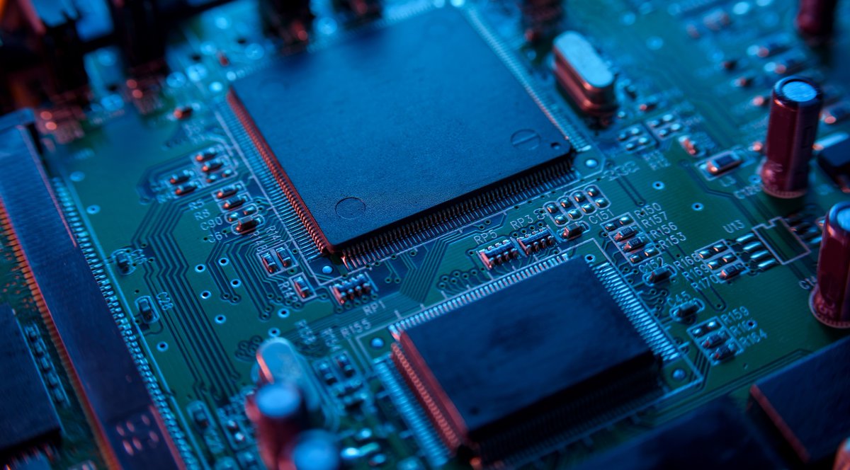 FisicaUB's tweet photo. Nou màster interuniversitari en #Enginyeria de #Semiconductors i Disseny Microelectrònic per al curs 24-25, coordinat per @la_UPC, i amb participació de la @UABBarcelona, @universitatURV, el @imb_cnm i @UniBarcelona, que suma a la formació del sistema

🖱️https://t.co/y5ekATpdMC https://t.co/AFq05felBH