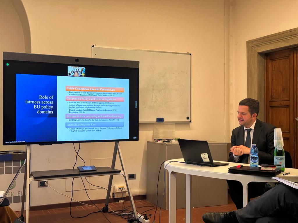 🎧 Online music #platforms are data analytics businesses: how #fair is their business model to music creators?

🎙In today's #CDStalk, Prof Giuseppe Mazziotti presents his research project evaluating 'fairness' of music platforms.

Learn more🔎 digitalsociety.eui.eu/events/?id=564…