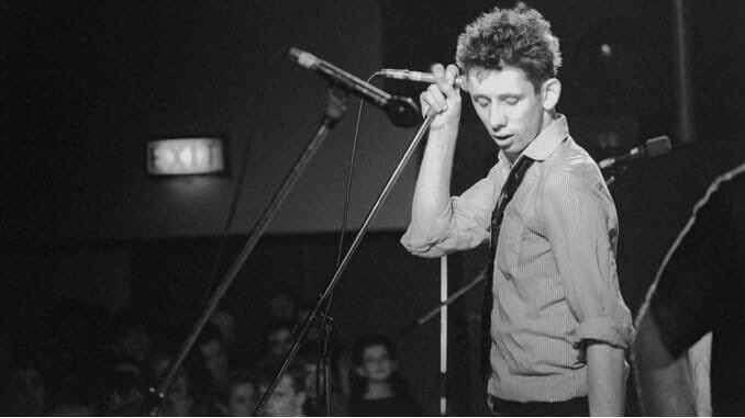 ARAToniPadilla's tweet photo. Ha mort Shane MacGowan i estem fets merda. Un miracle que hagi arribat als 65, de fet. Una de les veus de la meva vida. https://t.co/0psg3QgdtE