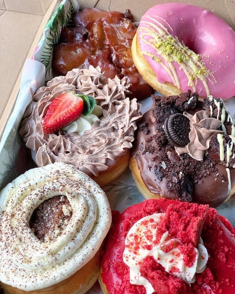 carolcoppie's tweet photo. Good Thursday morning! It’s time to make the Donuts! ☕️🍩 https://t.co/vL2ymuK7Ae