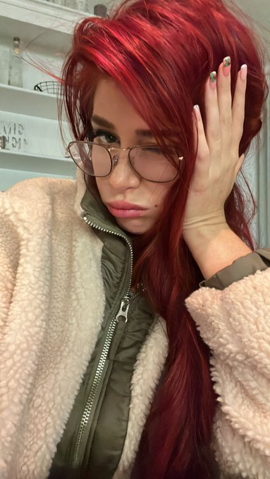 Am I cute in my glasses? ? https://t.co/IXvS5kDMnT