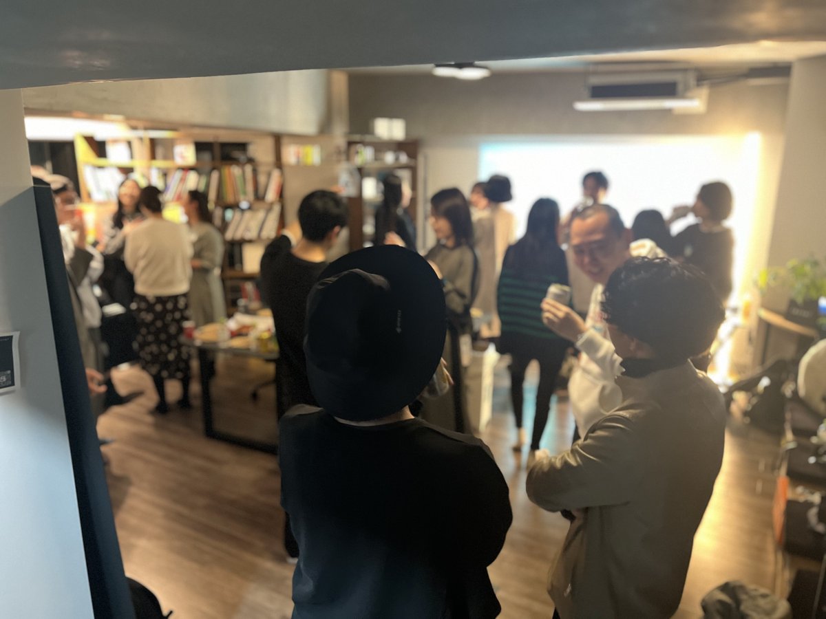 tacto_inc's tweet photo. 本日のDe/sign Night🌛

秋山さん（富士フイルム）をお迎えして「逆創のデザイン」をテーマに、大学の講義についてやプロジェクトの裏話などお話いただきました！参加者のみなさまありがとうございました😌
来月はYEAR END PARTYを開催します。お楽しみに！
#DesignNight https://t.co/IPHFGfL9FO