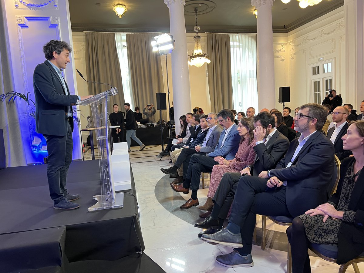 MGarmendia_B's tweet photo. Finaliza la X Semana de la Innovación, #DSSWeekINN organizada por @FomentoSS. Hoy hemos entregado los Premios a @IndicateSoluti1 @grupogureak e @HispaVista. Zorionak saridun guztiei!! https://t.co/Jqj5QNTpSJ