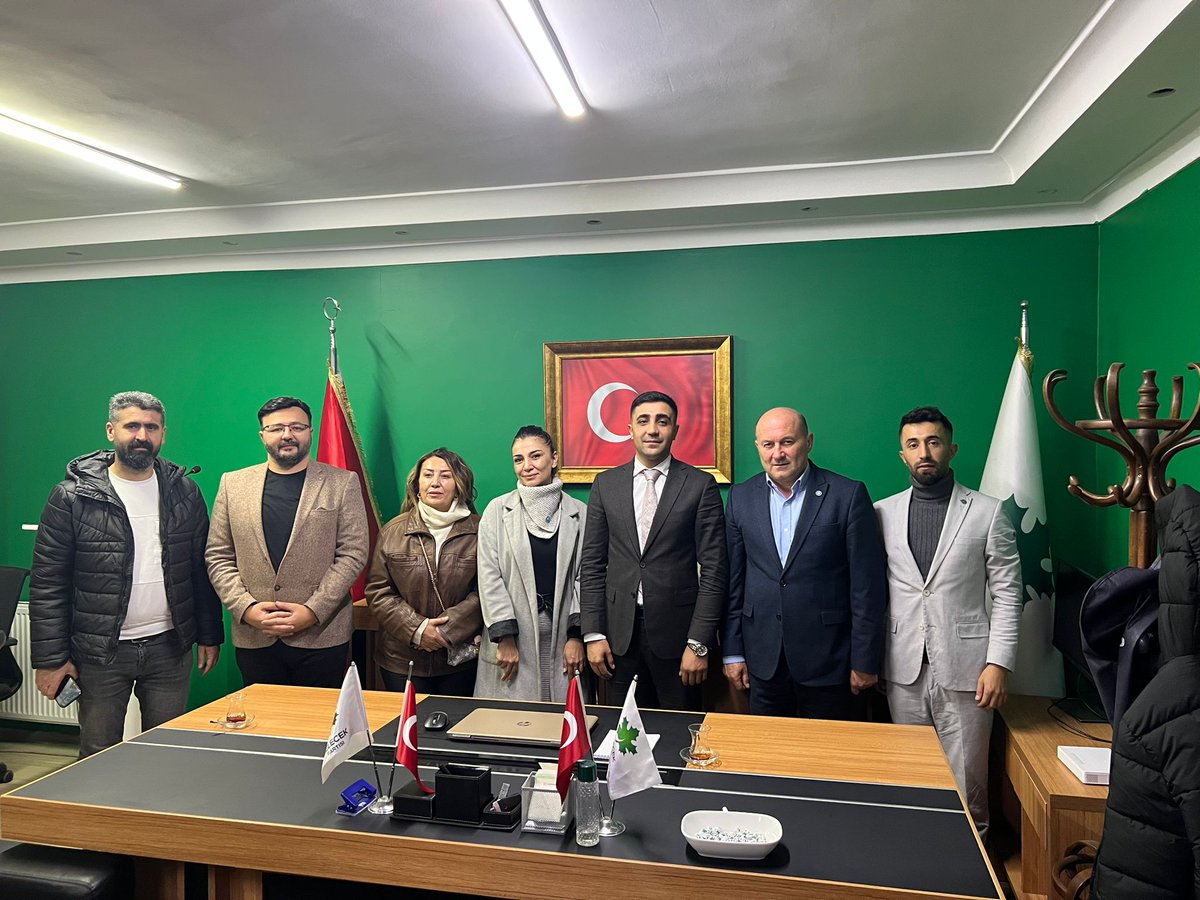 İyi Parti Çekmeköy İlçe başkanı Sn Dilaver Koç ve yönetimi hayırlı olsun ziyaretinde bulundular. Kendisine ve yönetimine teşekkür ederiz. <a href="/istgelecek/">Gelecek Partisi İstanbul</a> <a href="/Ahmet_Davutoglu/">Ahmet Davutoğlu</a> <a href="/mehmetkugutr/">Mehmet Kuğu</a> <a href="/dogandemir41/">Doğan Demir</a> <a href="/isamesihsahin/">İsa Mesih Şahin</a> <a href="/SelimTemurci/">Dr. Selim Temurci</a> <a href="/UguravniBasarir/">Uğur Avni BAŞARIR</a> <a href="/alparslanberber/">Alparslan Berber</a> <a href="/ufukyann/">Ufuk Yan</a> #cekmekoy