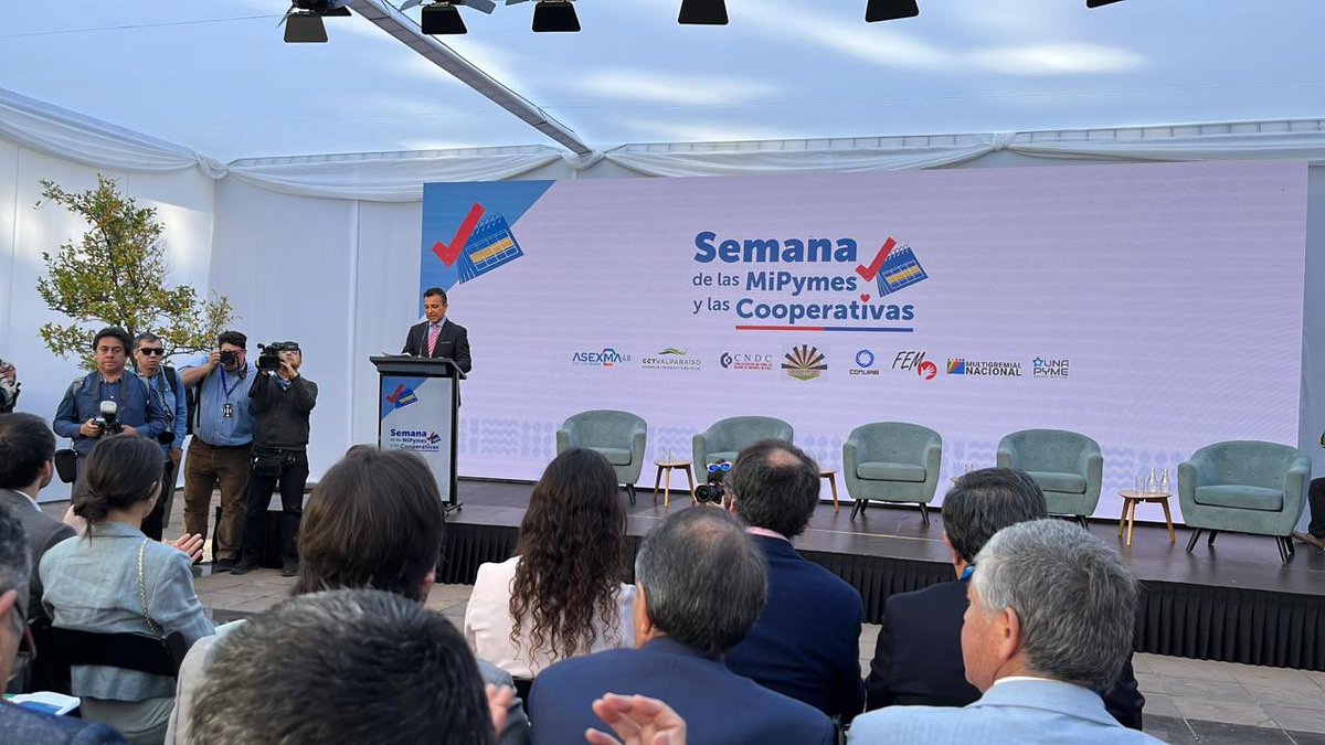 MultigremialN's tweet photo. Hoy con nuestro equipo ejecutivo y dirigentes gremiales estamos en la semana de las #MiPymes y #Cooperativas organizada por @meconomia. Hoy reafirmamos que es fundamentalrevertir la concentración económica que impide que los emprendedores sigan creciendo. https://t.co/zVcsHcwb0h