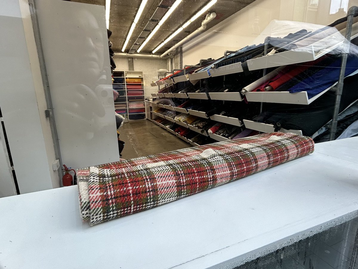 LoveOfGates's tweet photo. @sheenz_m_ Any fabric you like & guess what’s in the window #tartan #dailycolourchallenge https://t.co/o4O0vdSygO