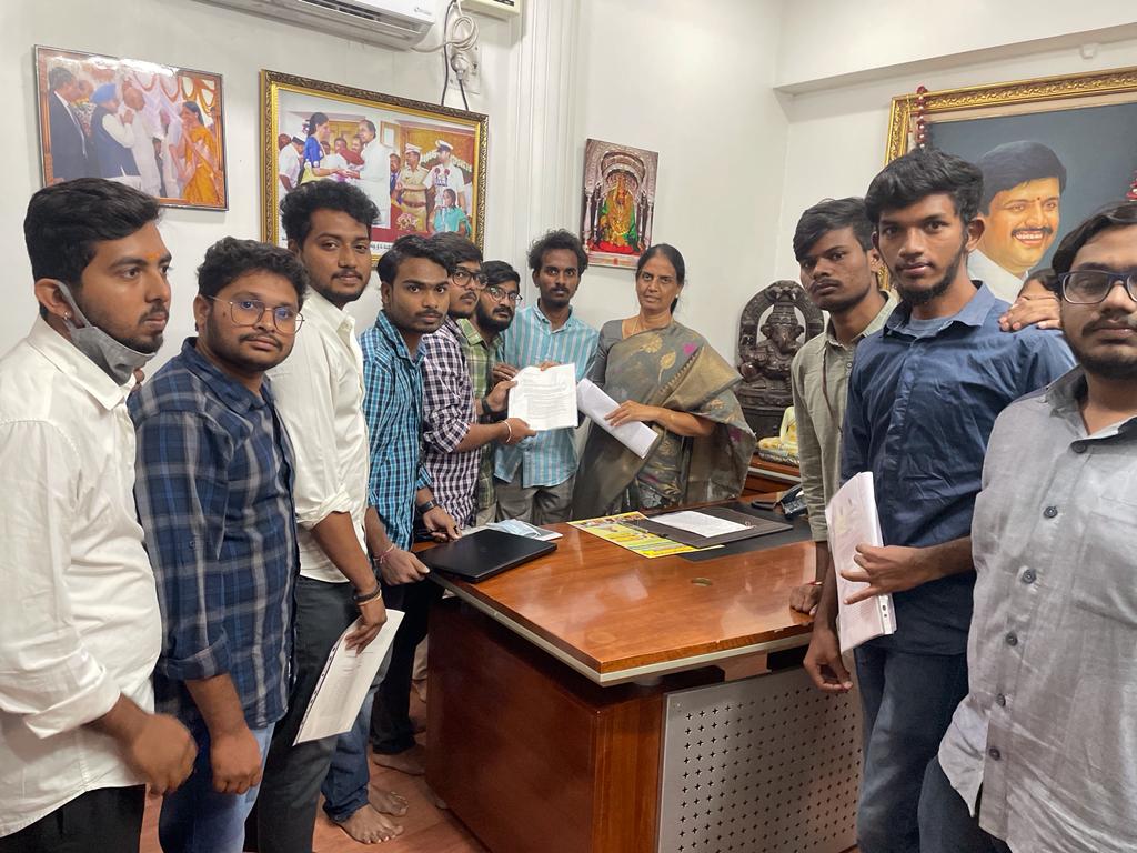 VickyMVReddy's tweet photo. @KTRBRS Congrats to the BRS team..
@KTRBRS @TelanganaCMO @TelanganaCS @TSEduDept from the last 2yrs Why there is no Justice for JNTUH R18 students #Subjectexemption. Sir Pls resolve the issue. https://t.co/iplIZaMSWi