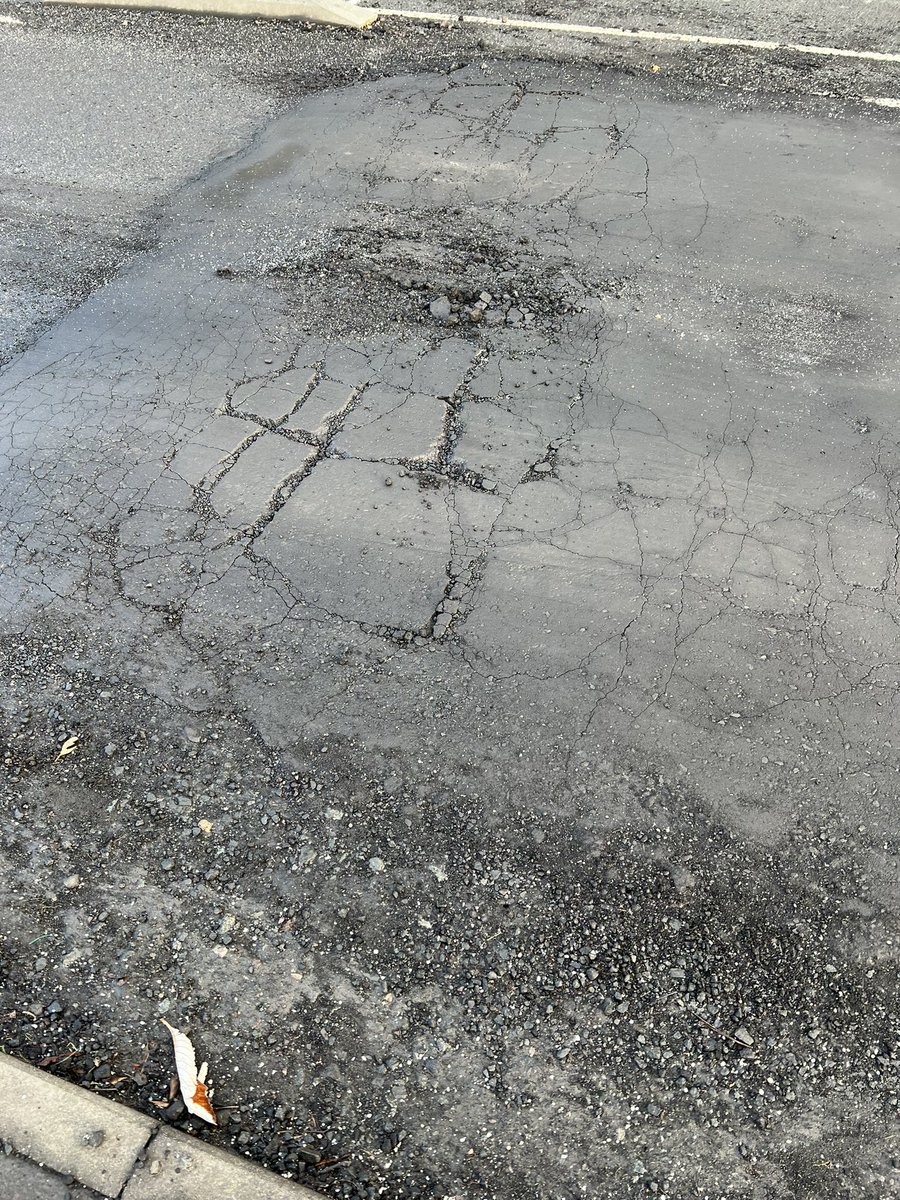 CaptainRBGS's tweet image. For goodness sake @Edinburgh_CC can’t we find a better way to repair potholes? What a waste of our money.