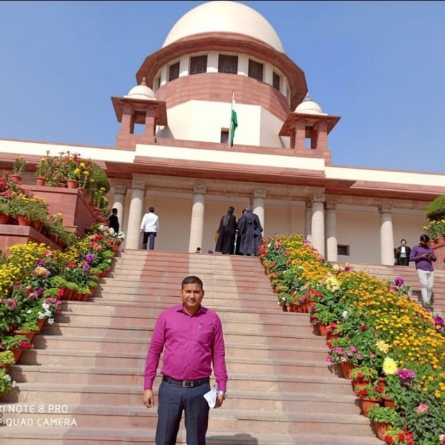 #NIOS_DELED 
ये सुप्रीम कोर्ट है और ये पप्पू सर हैं 👇
फोटो पुराना है, पर ये वक्त फिर आ गया है।
बहुत जल्द NIOS डीएलएड वालों के लिए एक ऐतिहासिक जीत हो सकती है।
घबराएं नहीं और ना ही किसी के बहकावे में आएं।
बस एकजुट रहें।