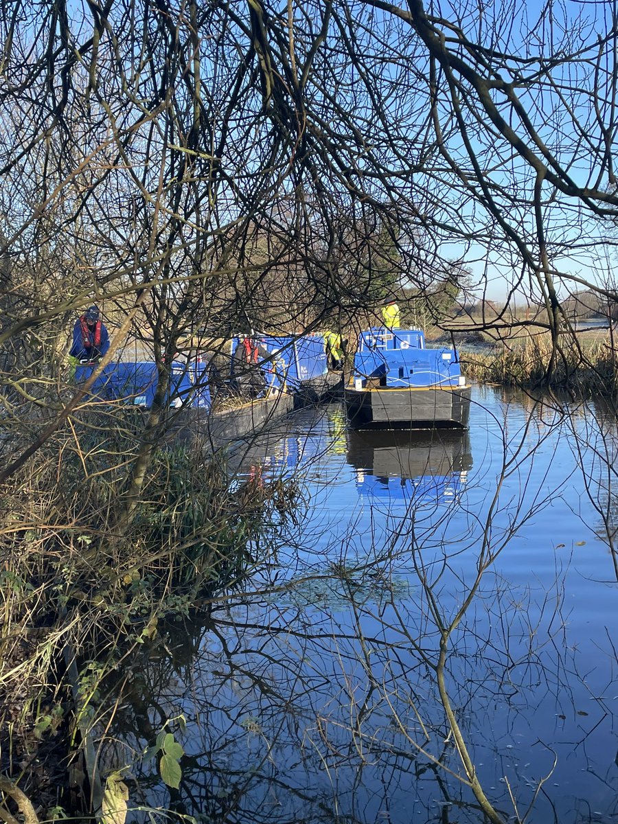 Today our two workboats met. The Holly was engaged on offside vegetation work on the Rufford Branch when our new one the Mersey passed transporting clay to a culvert issue on the Main Line. @CRTNorthWest @CRTvolunteers #volunteerbywater