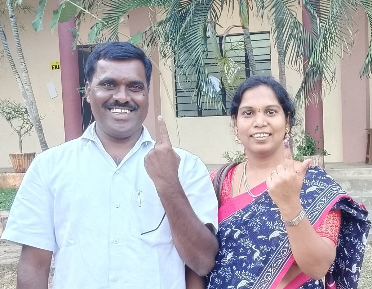 RajithaUdutha's tweet photo. we casted our vote👍😊
#TelanganaElections2023
#rajitha
#vote https://t.co/liprjaNksm