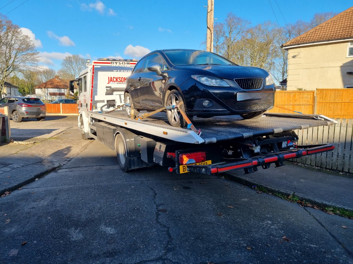 YardleyWMP's tweet photo. This vehicle has been seized for no tax, it also failed to stop for officers on another occasion #offtothepound https://t.co/HkGp89gV2e