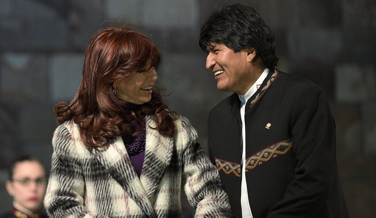 Nuestro apoyo y solidaridad a la hermana <a href="/CFKArgentina/">Cristina Kirchner</a> que nuevamente enfrenta la persecución de jueces sometidos a las órdenes políticas de la ultraderecha neoliberal. 

Liberan a los que apoyaron con armamento el golpe de Estado en Bolivia y persiguen a los que ayudaron a