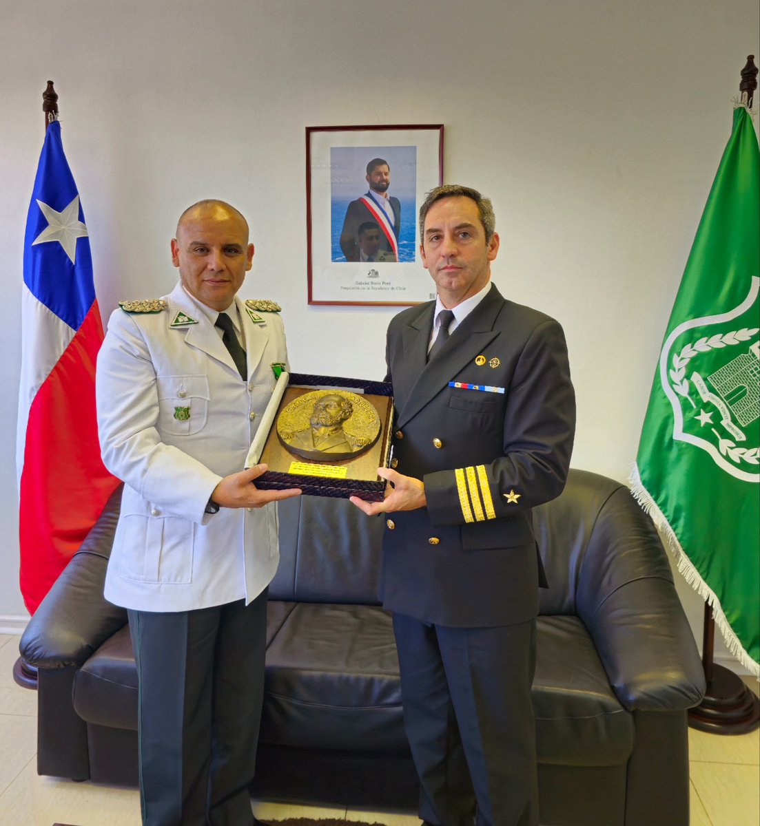 Gobernador Marítimo de Caldera realizó los saludos institucionales al Director Regional de Gendarmería de Chile de la región de Atacama, con motivo de conmemorarse el 93 aniversario de la institución. <a href="/Armada_Chile/">Armada de Chile</a> <a href="/DGTM_Chile/">DIRECTEMAR - Armada de Chile</a> <a href="/Gendarmeria_CL/">Gendarmería de Chile</a>