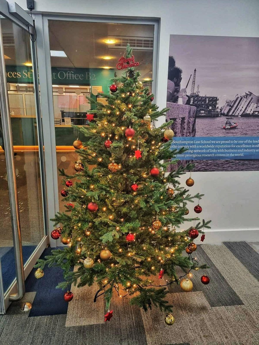 JessMaryTaylor's tweet photo. It's beginning to look a lot like Christmas at Southampton Business School 🎄✨ @SotonBusiness @unisouthampton https://t.co/KloNPw7de2