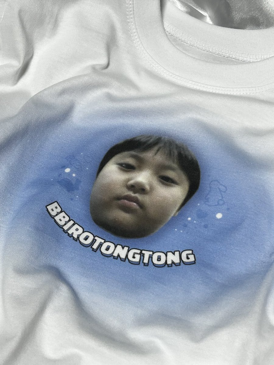 ⦰ tweet media