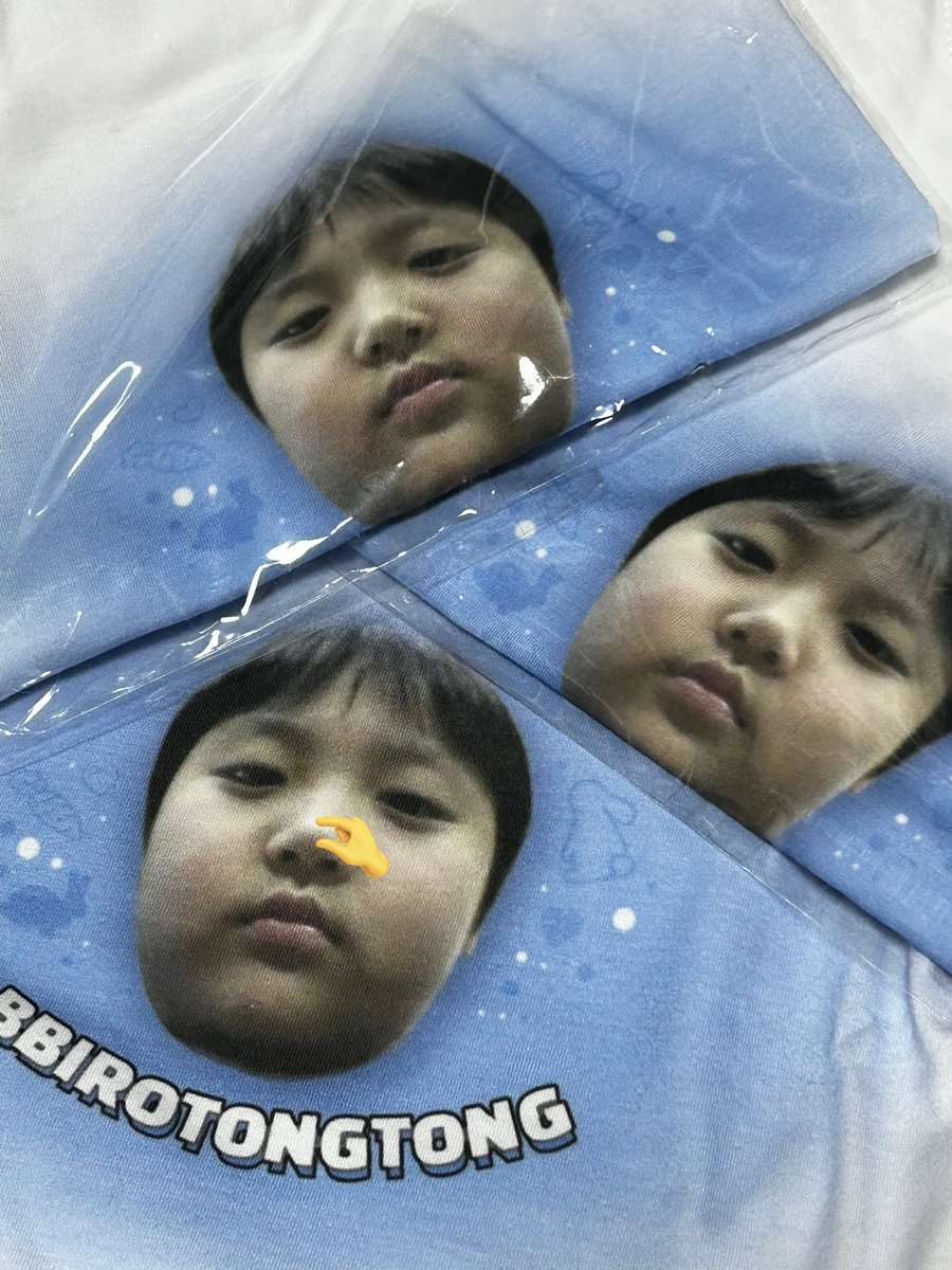 ⦰ tweet media
