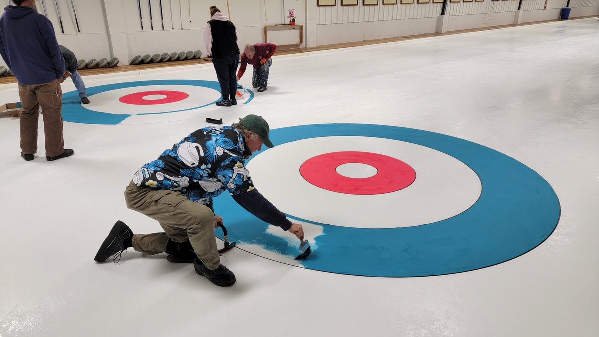 jeticecurling's tweet photo. Curling runs on volunteers! Have a look at the beautiful job done by the dedicated volunteers of the Norfolk Curling Club this past October. Have picture or video of your own installation process? Tag us to be featured!
Pics courtesy of @NorfolkCurling
#webringicetolife https://t.co/fHtTRWiJqB
