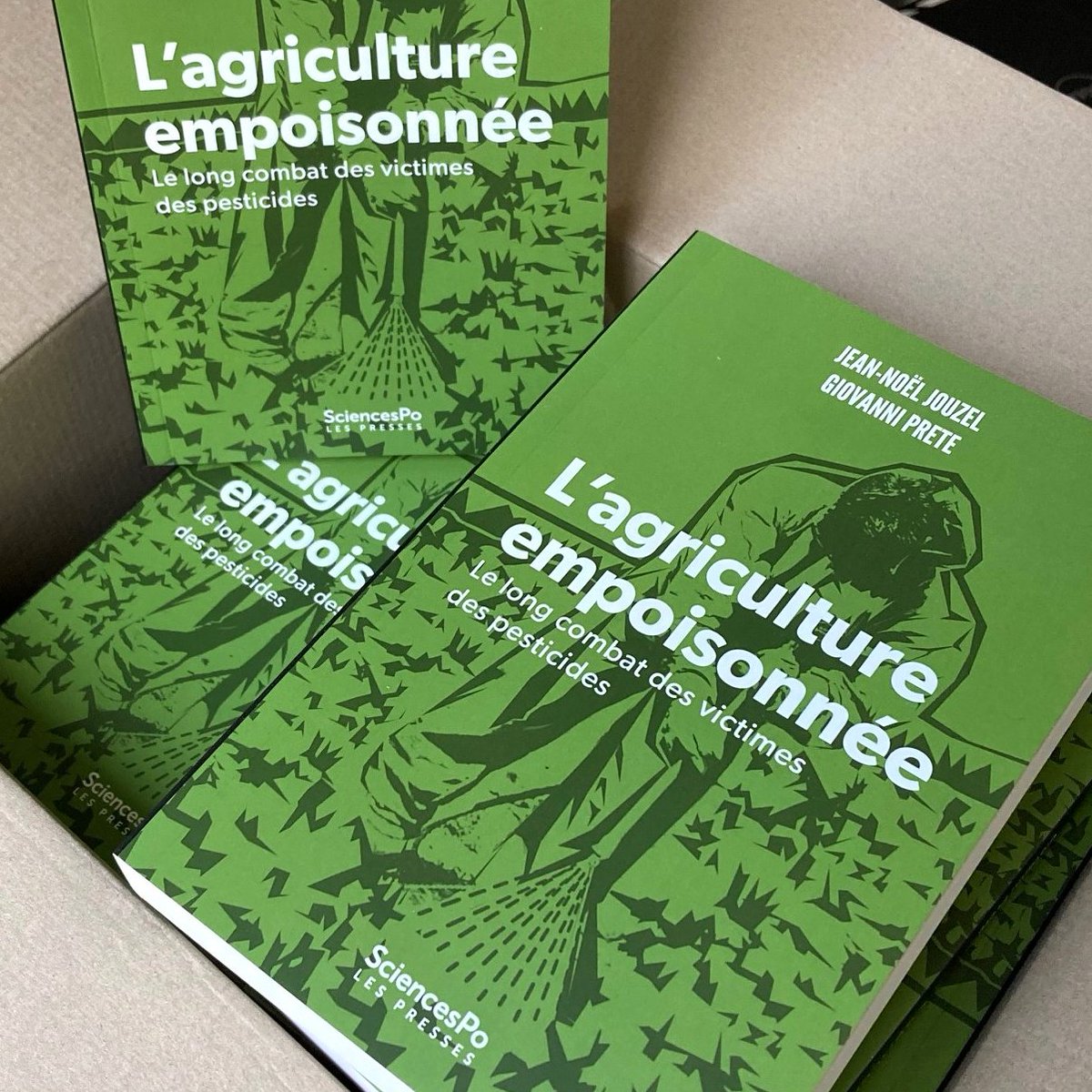Presses Sciences Po (@editionsscpo) on Twitter photo « L'#agriculture empoisonnée. Le long combat des victimes des #pesticides » de <a href="/JeanJouzel/">Jean-Noël Jouzel</a> (@CSO_SciencesPo, <a href="/sciencespo/">Sciences Po</a>) et Giovanni Prete (<a href="/laboIRIS/">Iris</a>, <a href="/univ_spn/">Université Sorbonne Paris Nord</a>) vient d'être livré🤩! #Glyphosate #Lobby #Santé #Cancer📚En librairie le 5 jan. 2024 bit.ly/3R8kQ11 « L'#agriculture empoisonnée. Le long combat des victimes des #pesticides » de <a href="/JeanJouzel/">Jean-Noël Jouzel</a> (@CSO_SciencesPo, <a href="/sciencespo/">Sciences Po</a>) et Giovanni Prete (<a href="/laboIRIS/">Iris</a>, <a href="/univ_spn/">Université Sorbonne Paris Nord</a>) vient d'être livré🤩! #Glyphosate #Lobby #Santé #Cancer📚En librairie le 5 jan. 2024 bit.ly/3R8kQ11