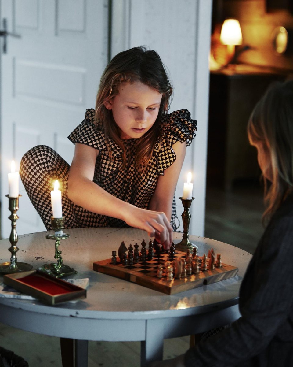 Chess has been declared “Christmas present of the year” in Sweden 🇸🇪

Every year, the Swedish Institute of Commerce chooses the "Christmas Gift of the Year", which reflects the main trend of the past 12 months. In 1998, the gift of the year was a computer game, in 2015 - a robot