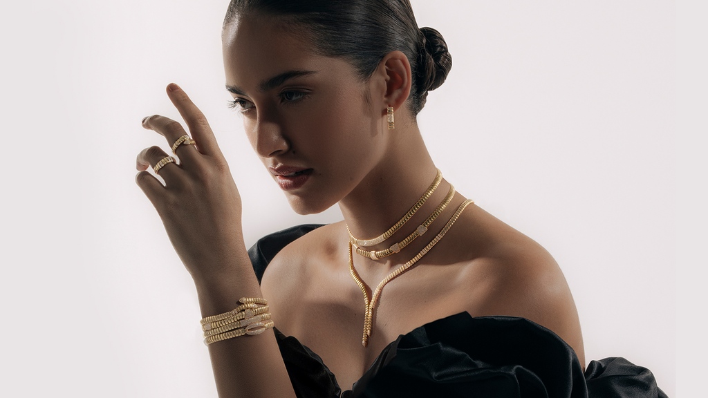 Discover the exquisite beauty of the Aura Collection 2023 – where perfect design meets everyday elegance. Elevate your style and embrace the enchanting allure of our jewelry pieces. ✨💎 Shop now and adorn your daily moments with timeless sophistication. l8r.it/Y1pI